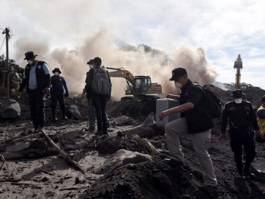 Búsqueda de sobrevivientes en Guatemala es cada vez más difícil