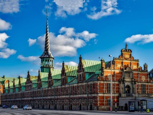 Las 10 ciudades más caras para vivir en el mundo (Fotos)