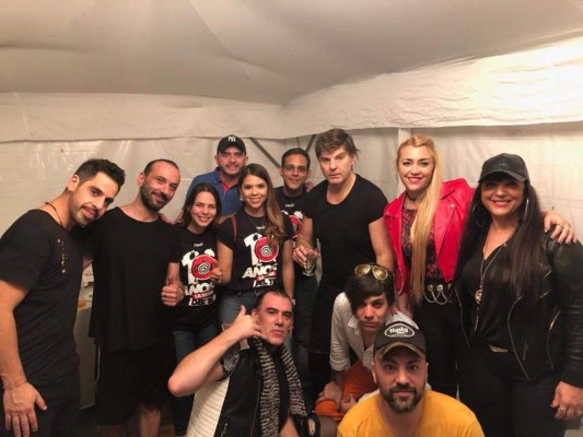 banquete musical por el décimo aniversario de 'la hora del té”