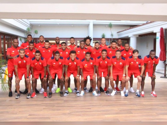 La selección de Panamá posa completa previo al duelo ante Honduras