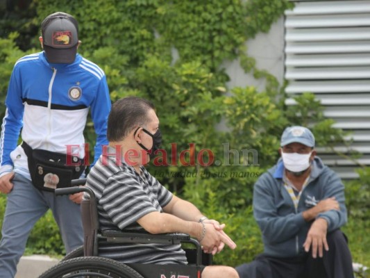 FOTOS: Abarrotado el triaje del Centro Cívico el primer día de operaciones