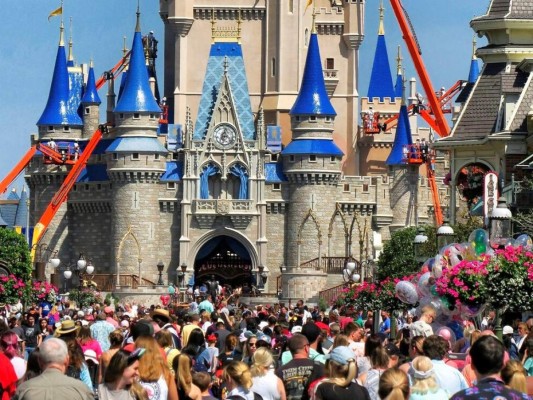 Disney Springs reabre con advertencia sobre riesgo de virus&nbsp;