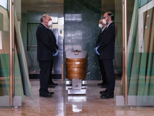 España supera los 19,000 fallecidos por coronavirus, un balance cuestionado