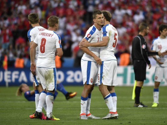 República Checa y los hinchas arruinan al final la fiesta croata (2-2)