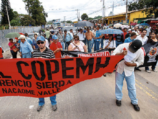Casi listo despido de mil maestros de Honduras