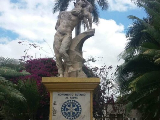 Una obra de arte dedicada a los padres capitalinos