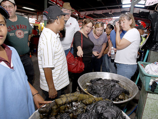 Embajadora de Estados Unidos se va de compras al mayoreo