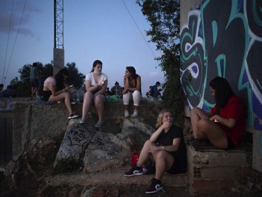 OMS pide mayor responsabilidad a los jóvenes ante el covid-19