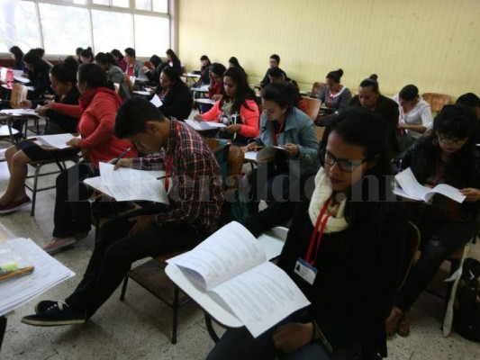 Analizan validar las notas del concurso docente