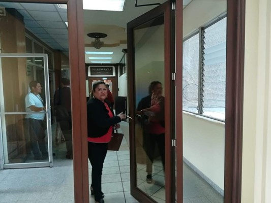 Implicados en el caso Arca Abierta llegan a firmar libro al Poder Judicial