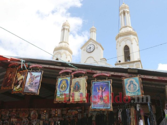 FOTOS: Feligreses visitan la Basílica previo al Día de la Virgen de Suyapa