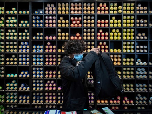 Wuhan revive su fin del mundo con música rock o con graffitis&nbsp;&nbsp;