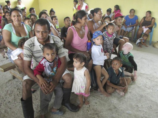 Familias de la zona sur afectadas por inundaciones reciben alimentos