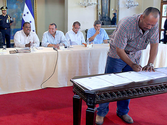 Gobierno de Honduras, agroindustriales y campesinos del Bajo Aguán suscriben acuerdo