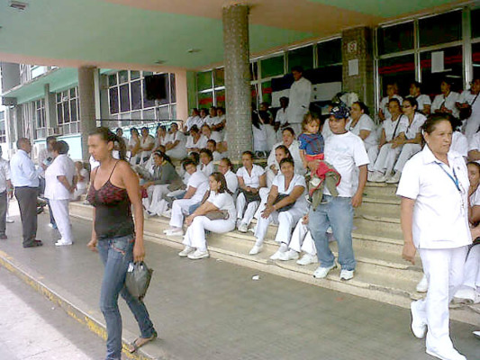 Por falta de personal de enfermería se paralizan quirófanos del hospital Escuela