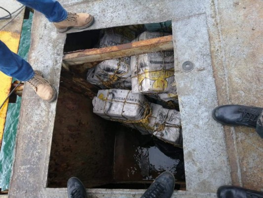 Decomisan más de 1,000 kilos de cocaína en una embarcación en Colón&nbsp;