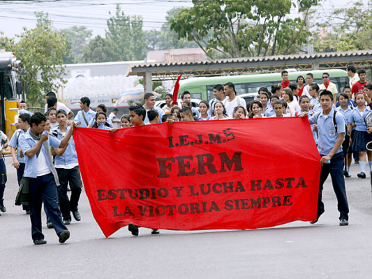 Estudiantes se toman Universidad Pedagógica