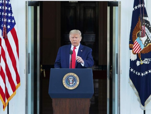 Trump acusa a Biden y Harris de tener una 'retórica antivacunas'