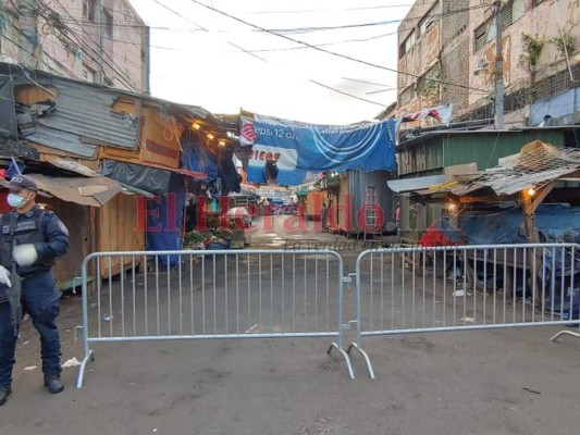 Con retenes policiales restringen paso en mercados de la capital
