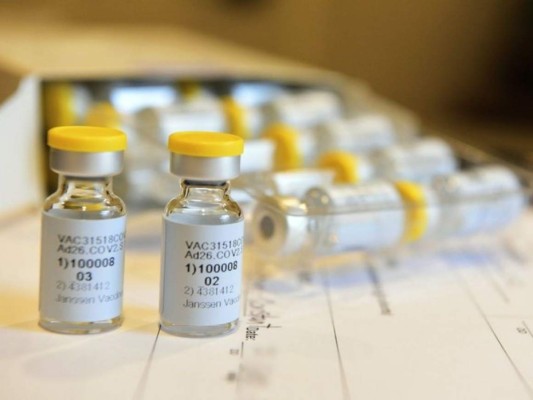 Un vial de la vacuna de Johnson & Johnson contra la covid. Foto: AP