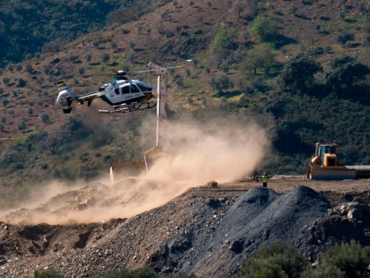 Los mineros están muy cerca de llegar al pozo donde cayó un niño en España