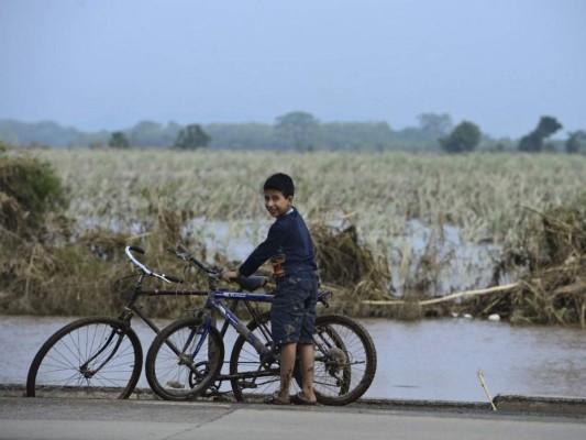 Lluvias por ciclón Eta resucitan lagunas desaparecidas en el norte de Honduras (FOTOS)