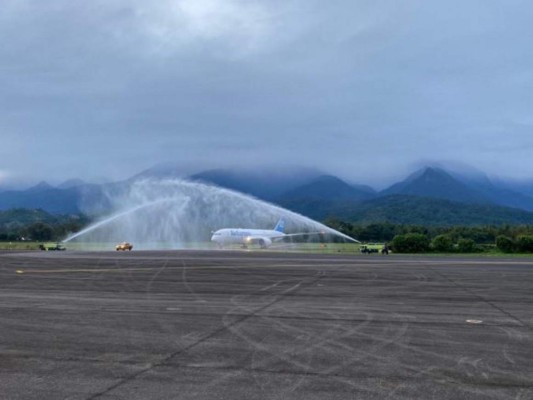 FOTOS: Así fue la llegada del primer vuelo de Air Europa al Golosón de La Ceiba