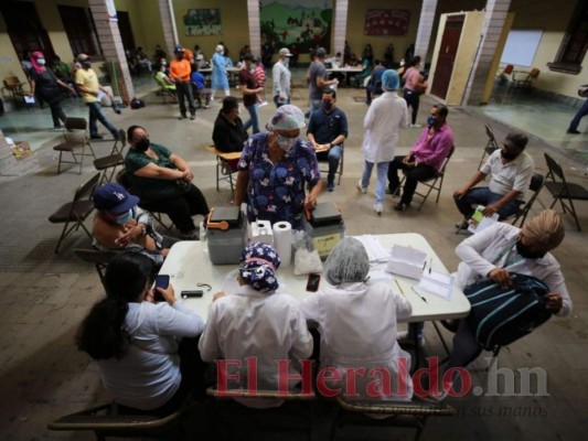 Con las vacunas adquiridas han inmunizado al 5.4% con las dos dosis anticovid
