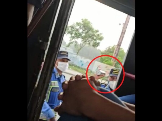 Presentan requerimiento fiscal contra policía que lanzó bomba lacrimógena dentro de bus&nbsp;&nbsp;