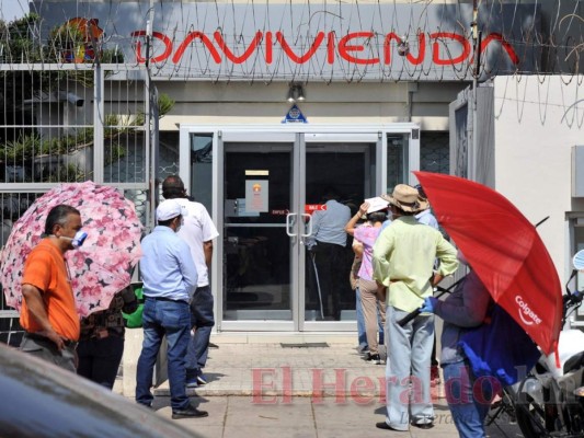 Con menor afluencia, capitalinos se abastecen en quinta semana de cuarentena