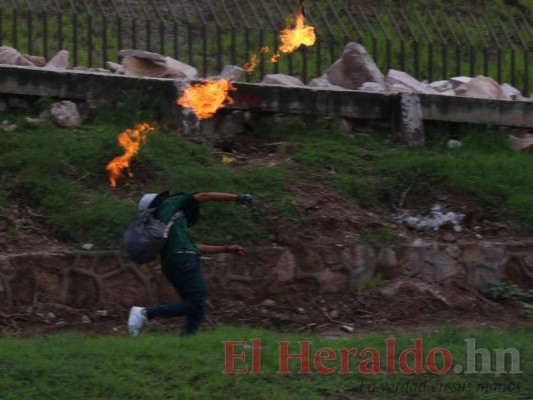FOTOS: Así fue el violento enfrentamiento en el bulevar de las Fuerzas Armadas