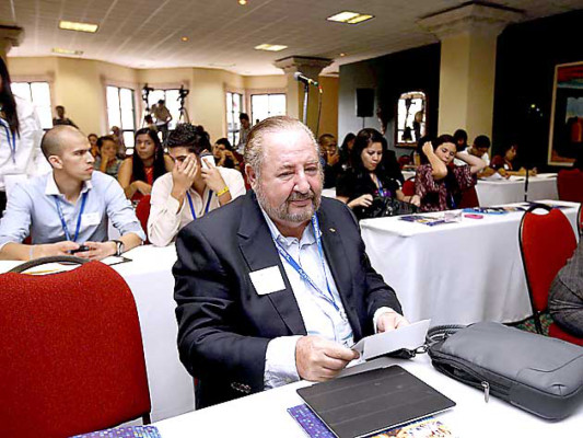 Instalan foros y debates en primer día de Cumbre del SICA en Honduras