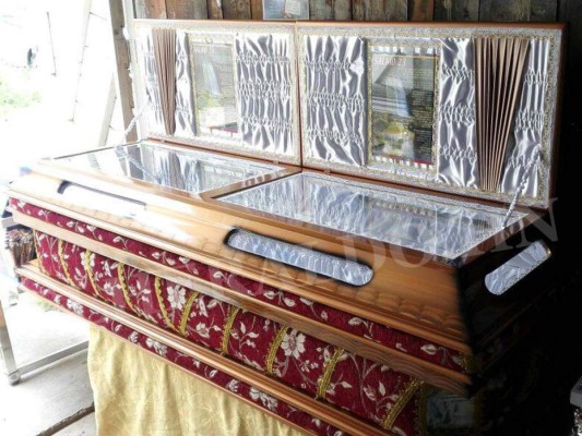 Funeraria en Honduras te garantiza llevar el amor a tu equipo de fútbol a la tumba con exóticos ataúdes