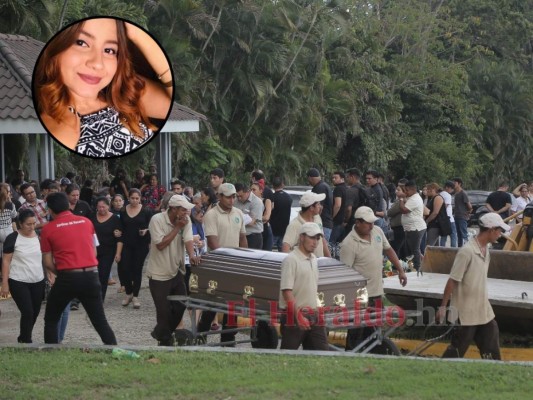 Consternación y llanto en sepelio de universitaria tiroteada en un bus