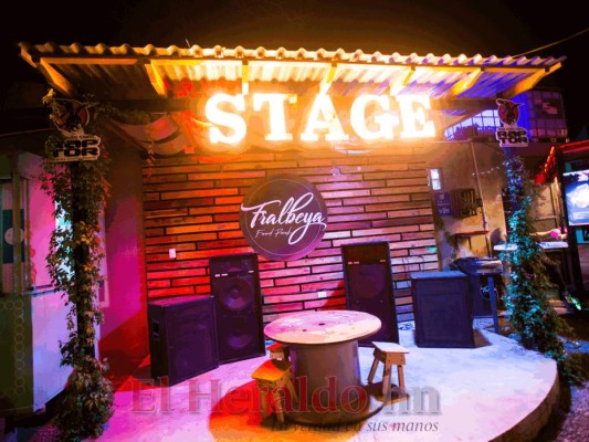 FOTOS: Caminatas, bares y karaoke; turismo nocturno en Comayagua