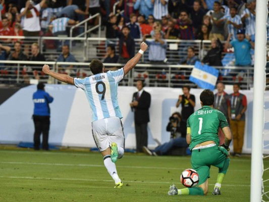 Argentina venció 2-1 a Chile con goles de Di María y Banegas