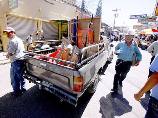 Zafarrancho entre policías y vendedores
