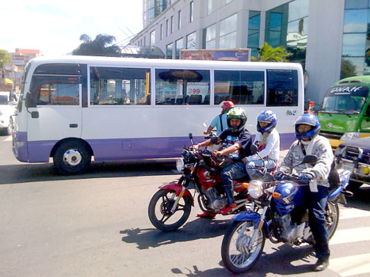 Ciudadanos pagan de nuevo consecuencias por paro de transporte