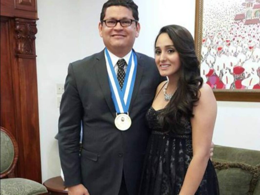 Ministro Marlon Escoto será papá por primera vez