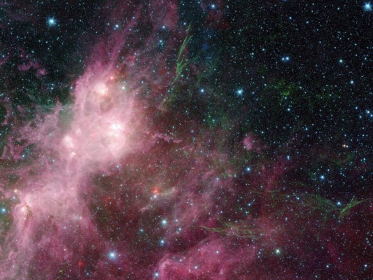 Imagen proporcionada por NASA de datos infrarrojos tomados del telescopio especial Spitzer y el Explorador Infrarrojo de Campo Amplio en una zona en donde se forman estrellas conocidas como W3 y W5 dentro de la galaxia Vía Láctea. Foto: AP.