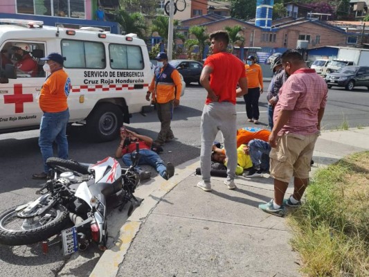 Imágenes del aparatoso accidente que sufrieron reportera y camarógrafo de HCH en la capital