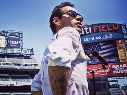 Marc Anthony firma millonario acuerdo con Cárdenas Marketing Network