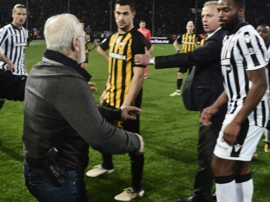Orden de arresto contra Salónica Ivan Savvidis, el propietario del PAOK que entró al campo con una pistola