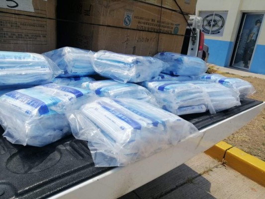Investigan a funcionarios que venden mascarillas adquiridas por el Estado