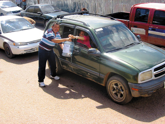 Con desfile inicia colecta para hospital