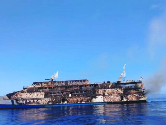 VIDEO: Enorme ferry se incendia en medio del mar, pero todos sobreviven&nbsp;