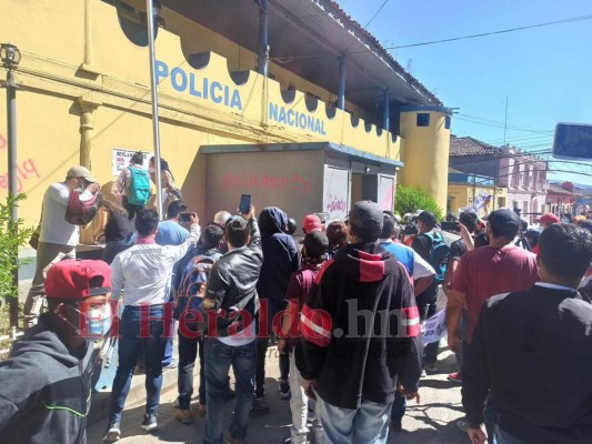 Justicia para Keyla: Consignas, gas lacrimógeno y desalojos en protestas (FOTOS)