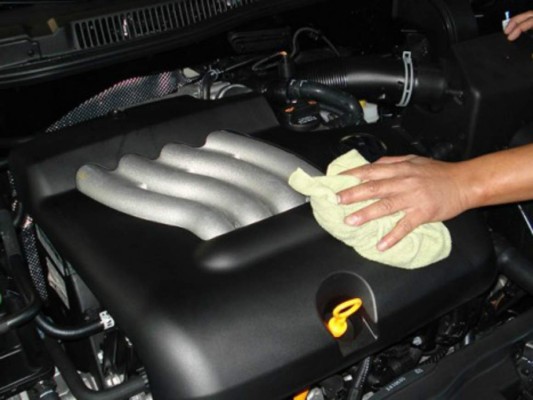 La importancia de mantener limpio el motor del auto