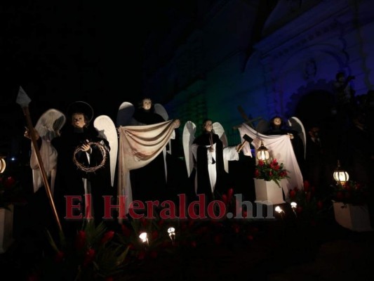 FOTOS: Así fue el recorrido del Santo Entierro de Jesús
