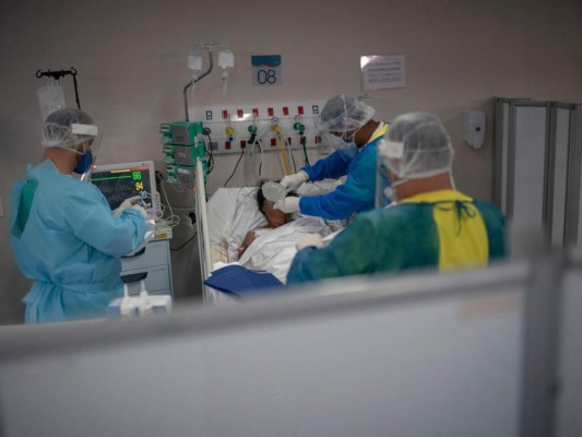 Pandemia de coronavirus está 'empeorando' en el mundo, advierte OMS